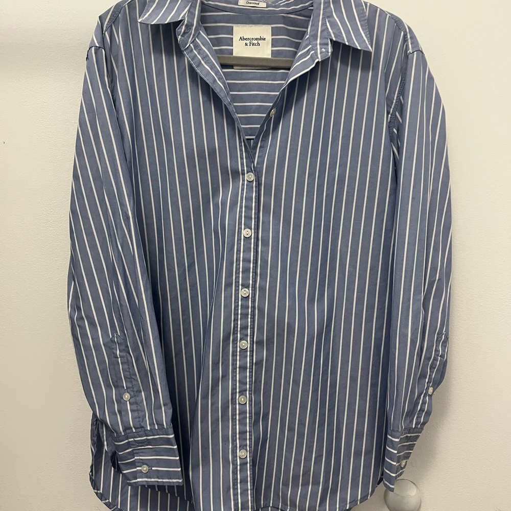 Abercrombie & Fitch Blue and White Casual Button Down Shirt